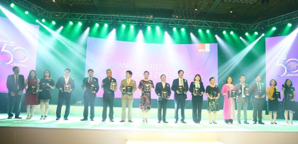 Tập đoàn novaland liên tieepsa vào dánh sách "50 công ty kinh doanh hiệu quả nhất Việt Nam"
